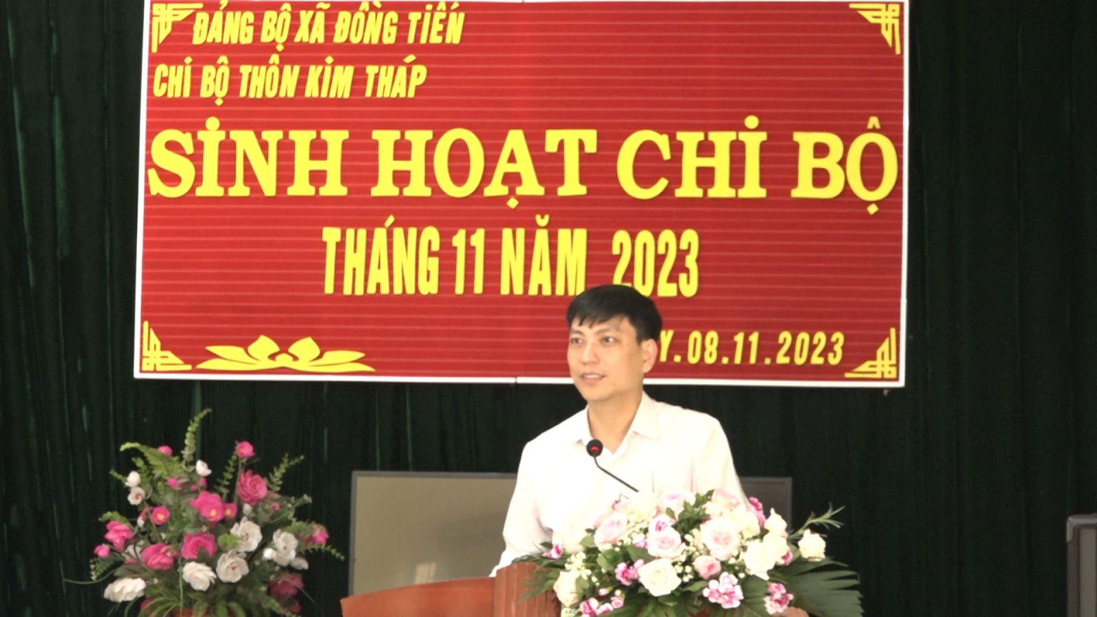 Đồng chí Bùi Huy Cường - TUV  - Bí thư Huyện ủy,  dự sinh hoạt Đảng tại Chi bộ thôn Kim Tháp - xã Đồng Tiến 