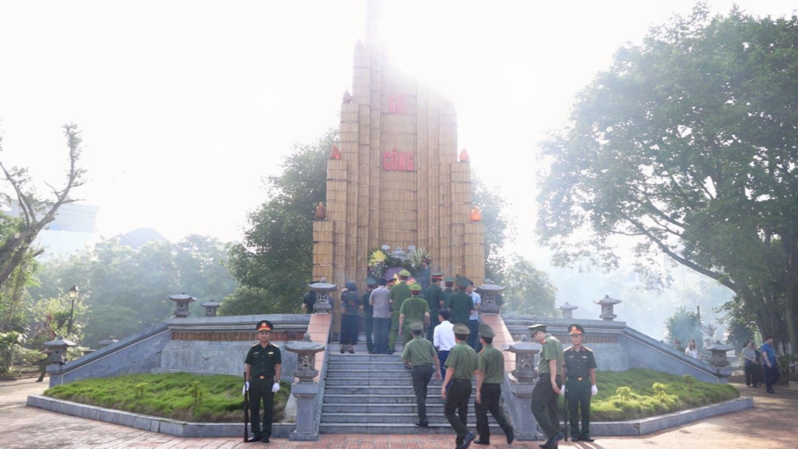 Khoái Châu viếng Đài tưởng niệm huyện nhân dịp kỷ niệm 77 năm Ngày Thương binh - Liệt sỹ 27/7; thực hiện Quốc tang đồng chí Tổng Bí thư Nguyễn Phú Trọng