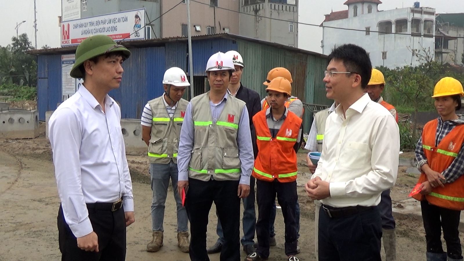 Đồng chí Bùi Huy Cường - TUV, Bí thư Huyện ủy kiểm tra một số dự án và tình hình sản xuất vụ xuân năm 2024