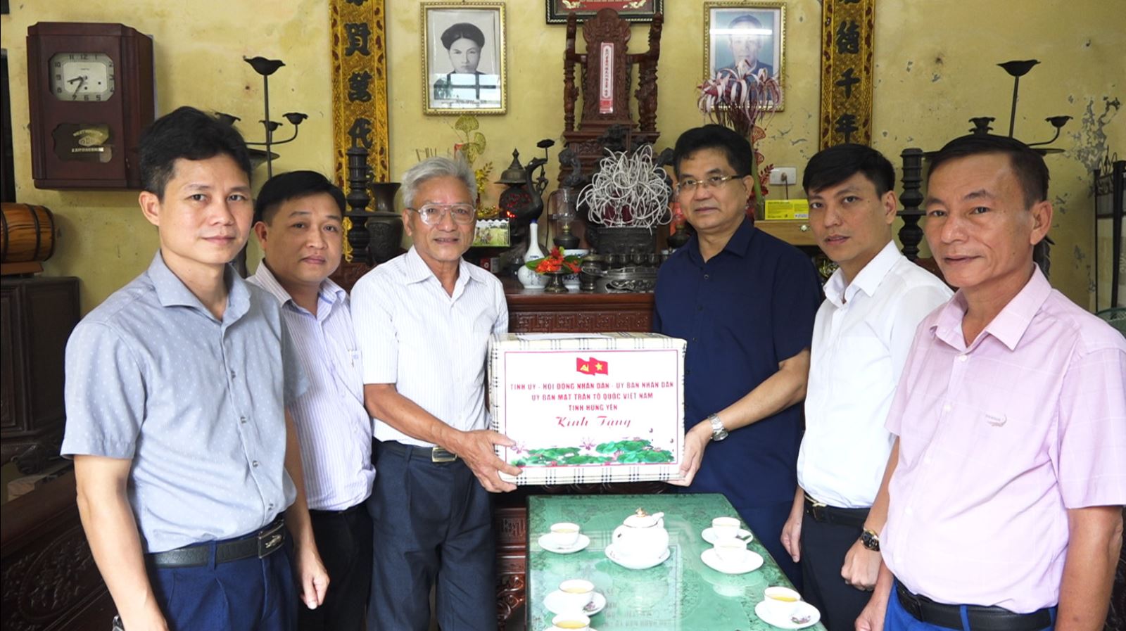 Lãnh đạo tỉnh thăm, tặng quà thương binh tại huyện Khoái Châu  nhân kỷ niệm 77 năm Ngày thương binh liệt sĩ