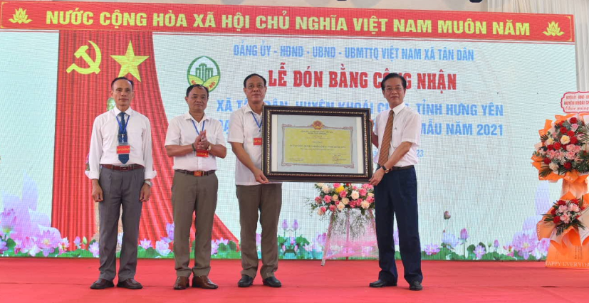 Ngày 25/8, xã Tân Dân (Khoái Châu) tổ chức lễ đón Bằng công nhận đạt chuẩn nông thôn mới (NTM) kiểu mẫu năm 2021.