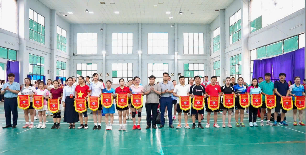 Giải cầu lông cán bộ, công chức, viên chức và người lao động  ngành Giáo dục và Đào tạo huyện Khoái Châu năm 2025